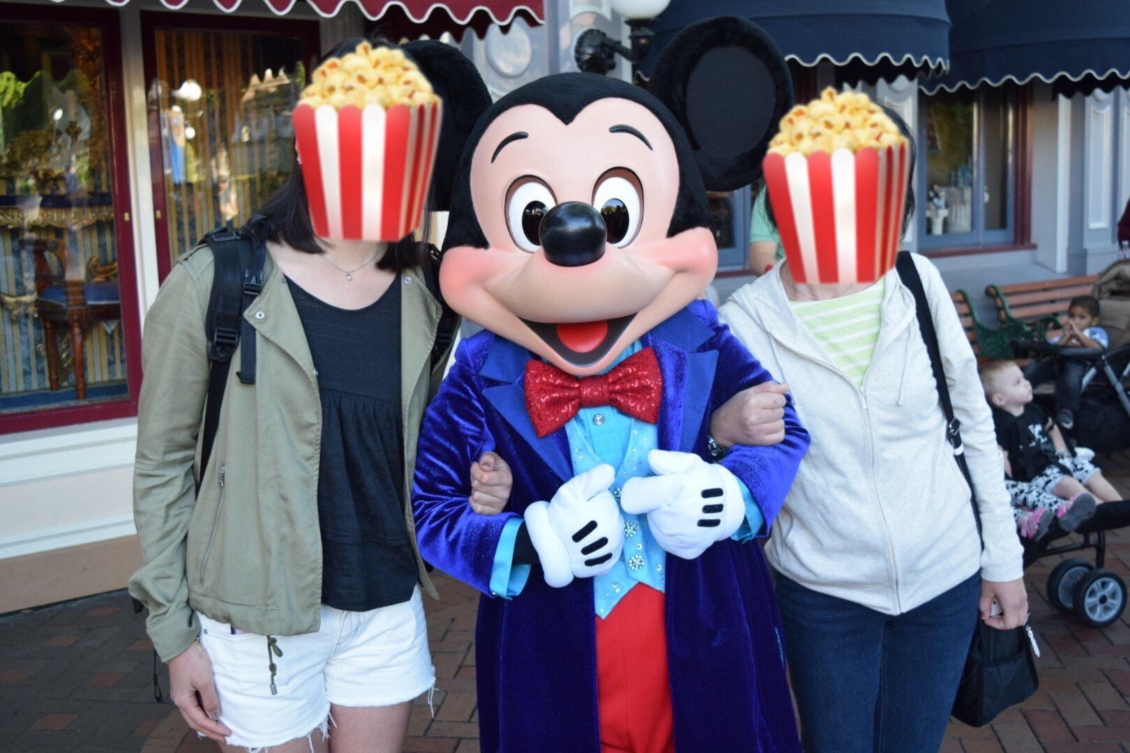 ディズニーランド60周年 ミッキーとのキャラクターグリーティング 母娘写真