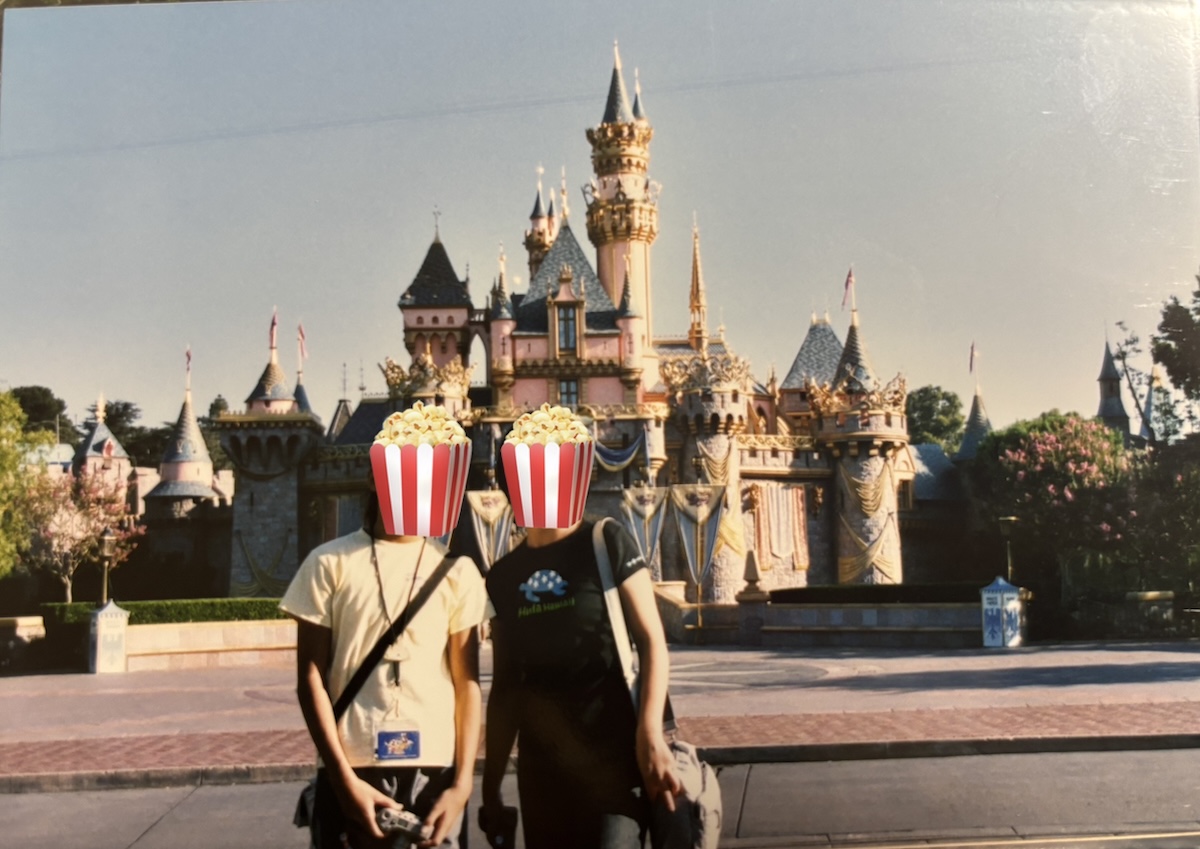 Disneyland 50周年 眠れる森の美女の城 母との記念写真