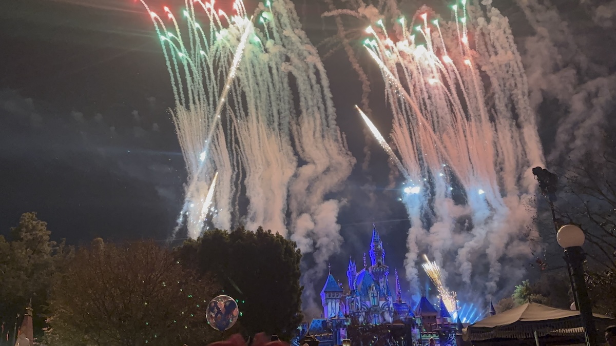 Disneyland 70周年 Wondrous Journeys 花火とプロジェクションマッピング