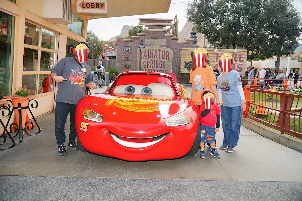 カリフォルニアアドベンチャーでライトニング・マックィーンとキャラクターグリーティング