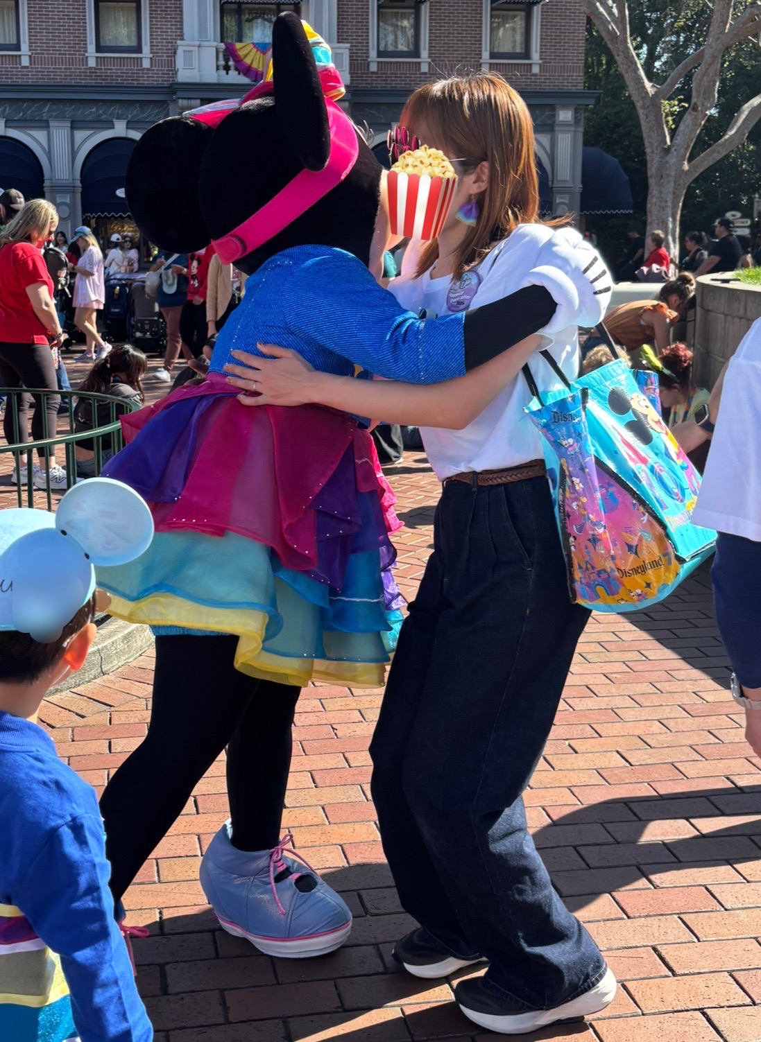 ディズニーランド70周年グリーティングでミニーちゃんにハグしてもらった瞬間。