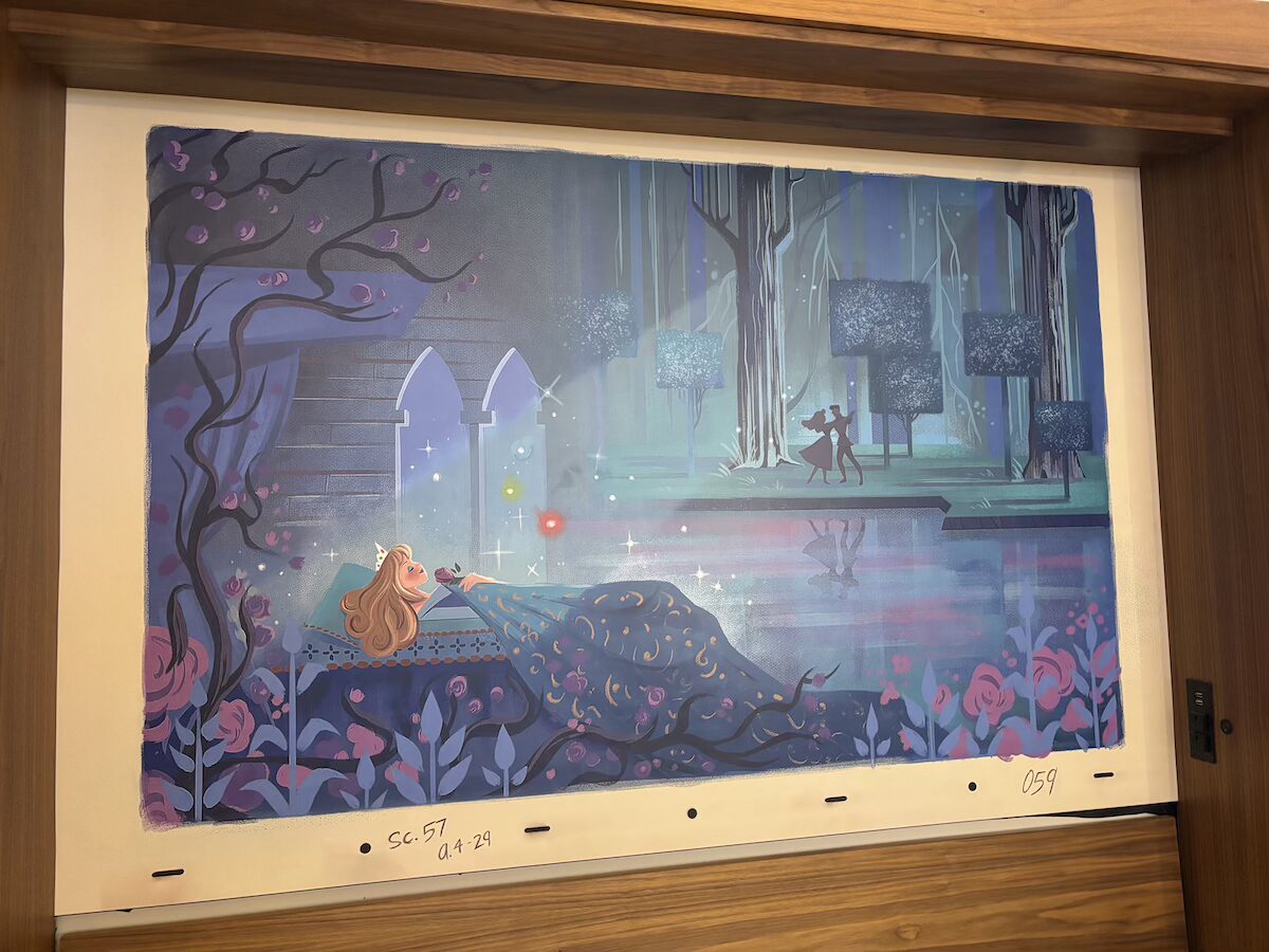アナハイムディズニーランドホテルのソファーベッド展開時に現れる眠れる森の美女のアート