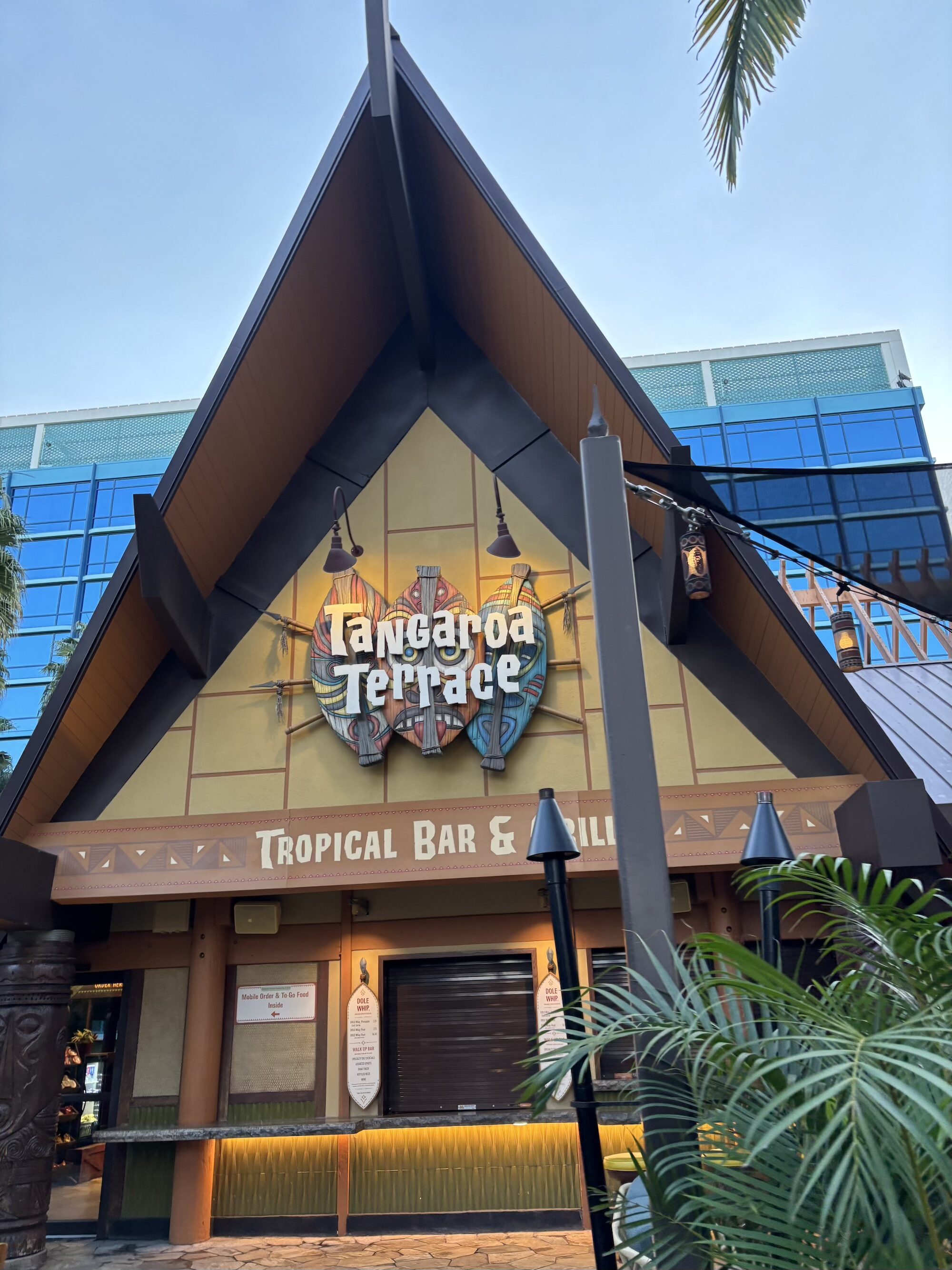 アナハイムディズニーランドホテルのTangaroa Terrace Tropical Bar & Grill（朝の様子）