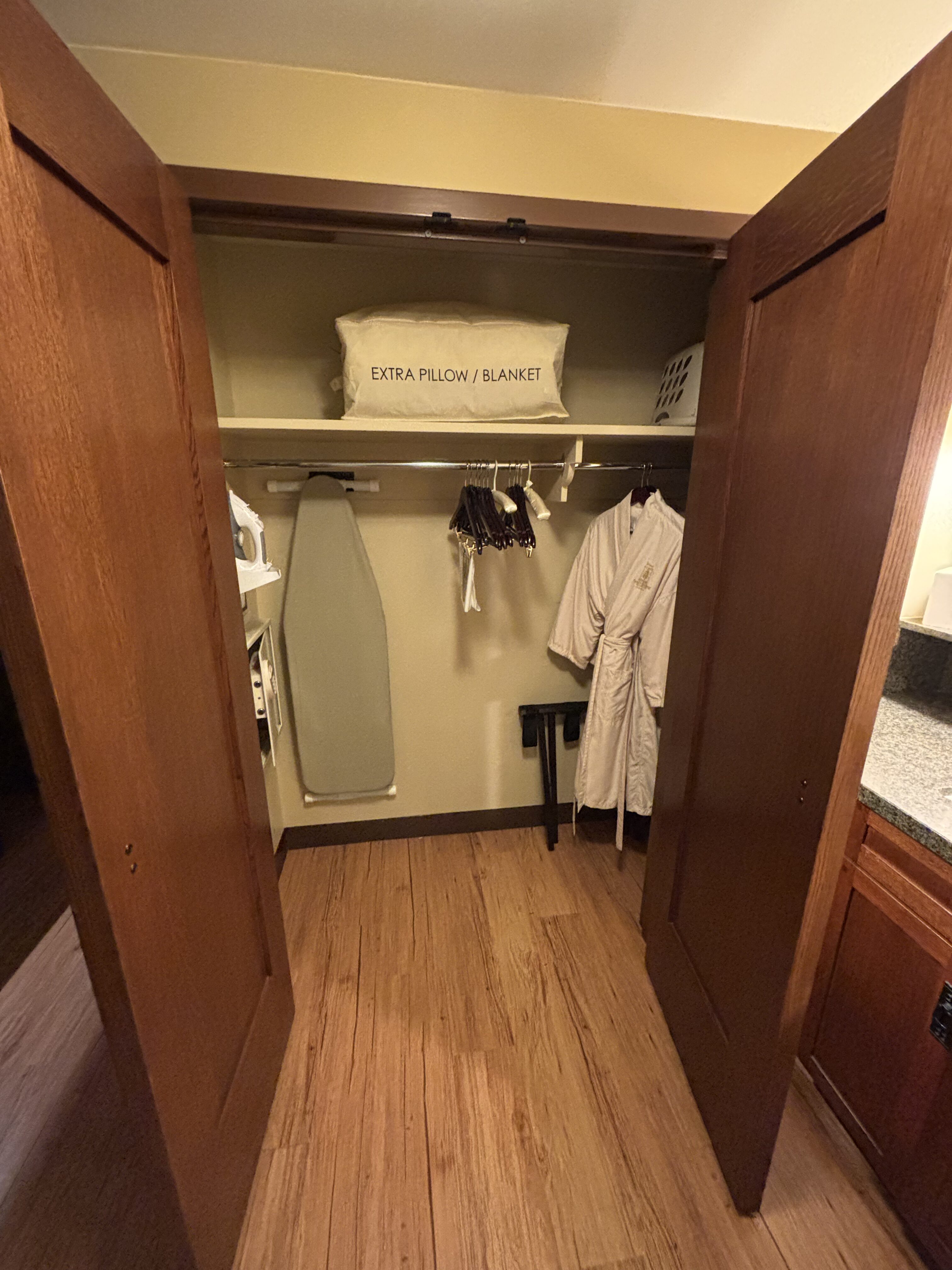 グランドカリフォルニアンホテル クローゼット内部