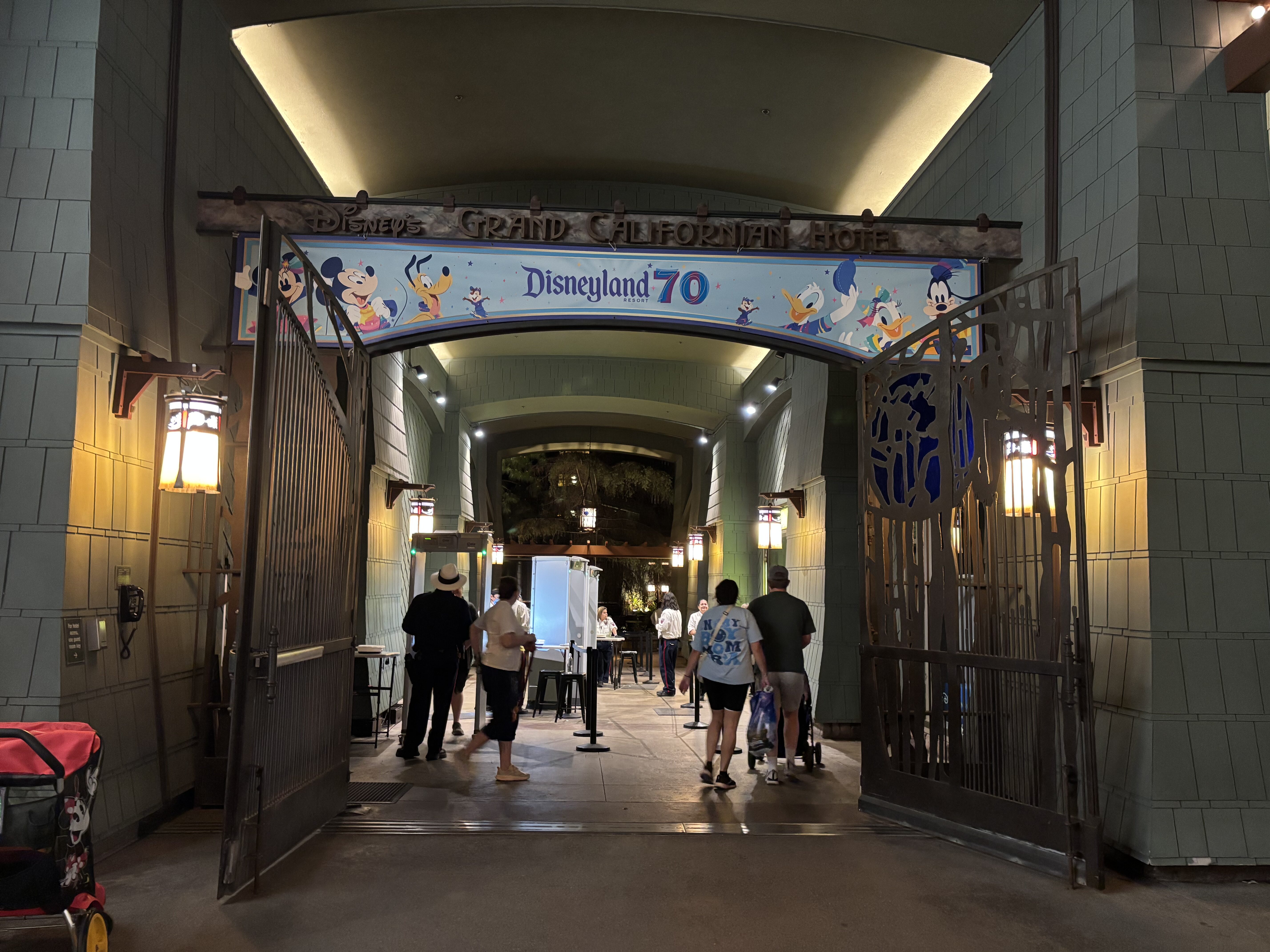 グランドカリフォルニアンホテル ダウンタウンディズニー側の出入口