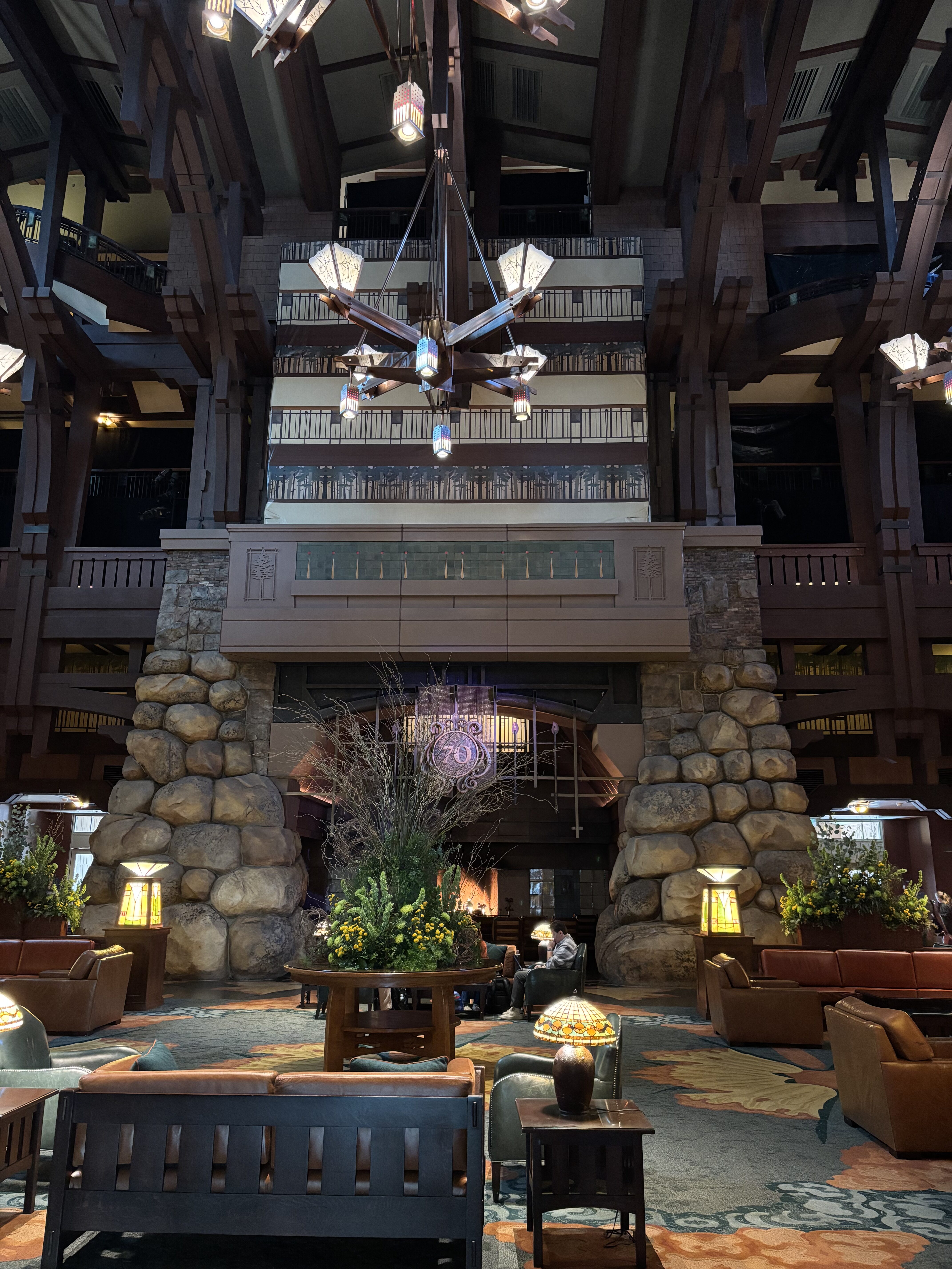 グランドカリフォルニアンホテル ロビーの大きな暖炉