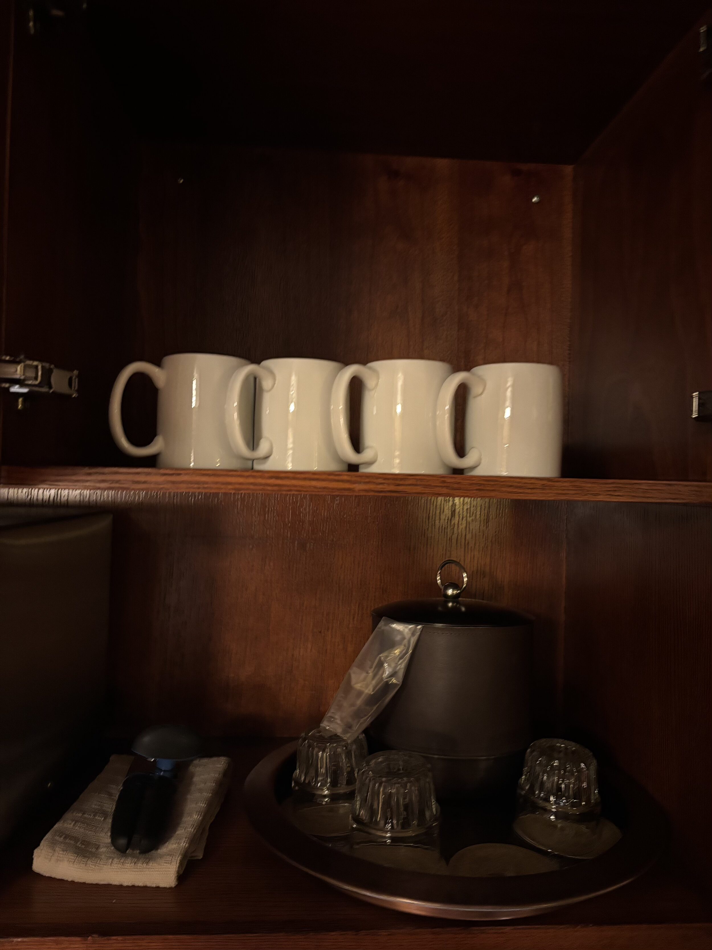 グランドカリフォルニアンホテル ミニキッチン コップ