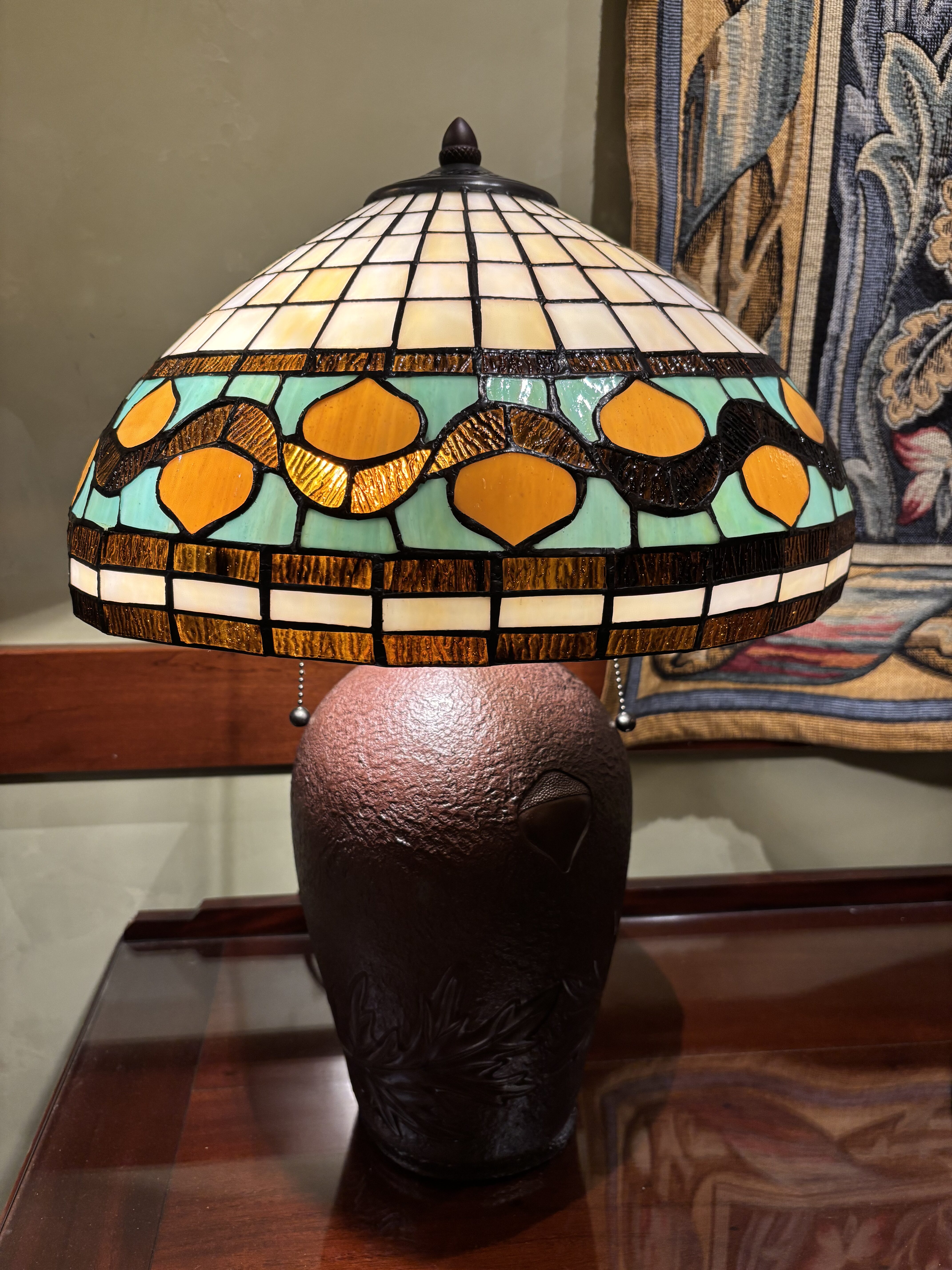 グランドカリフォルニアンホテル 客室 どんぐりのステンドグラスランプ