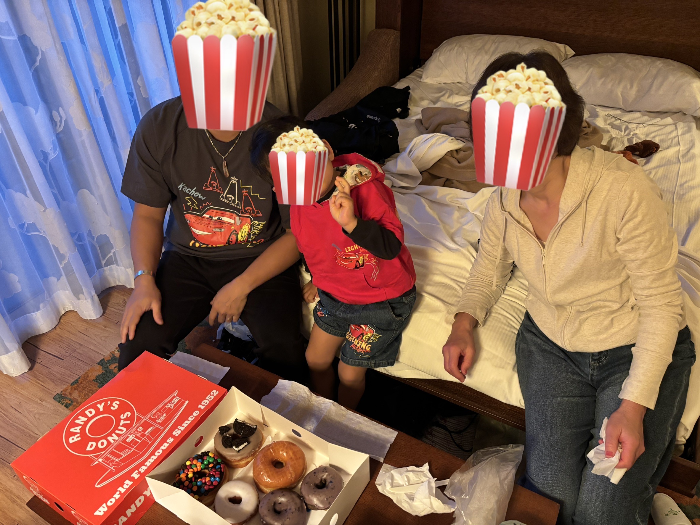 グランドカリフォルニアンホテル 客室でドーナツの朝食