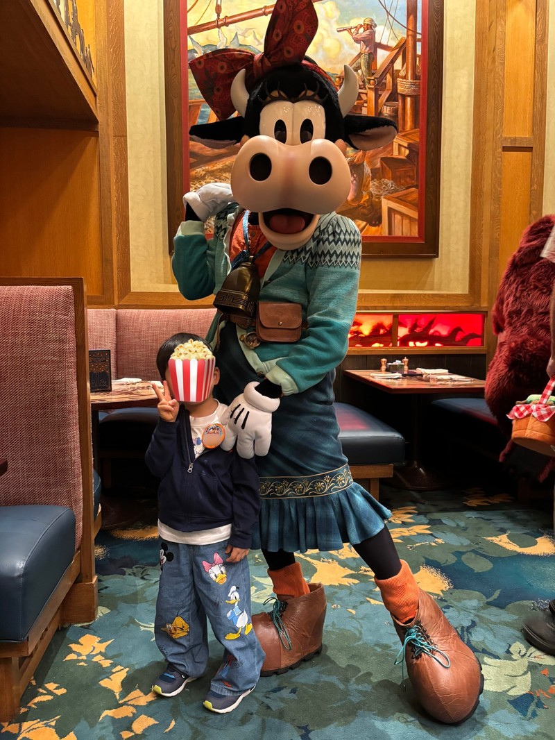 ストーリーテラーズカフェでクララベルと息子のツーショットグリーティング写真